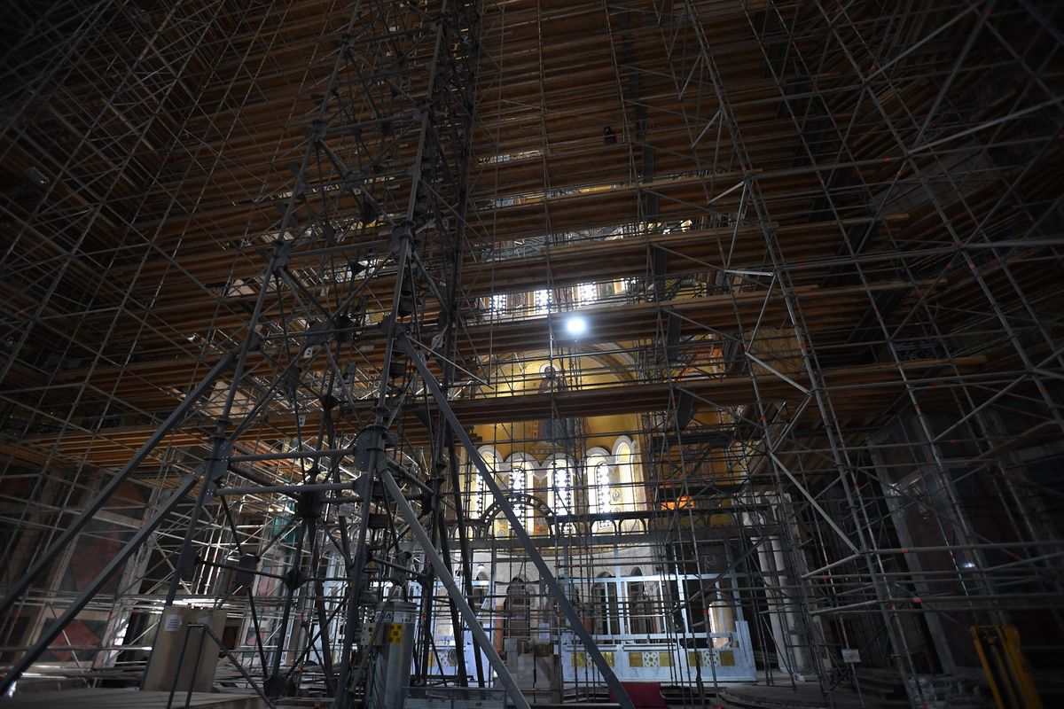 Председник Вучић обишао радове на унутрашњем уређењу Храма Светог Саве