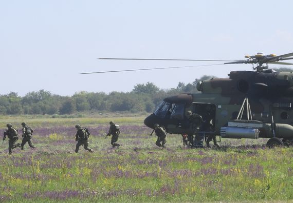 Председник Вучић присуствовао приказу способности дела јединица Војске Србије