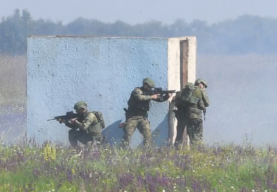 Председник Вучић присуствовао приказу способности дела јединица Војске Србије