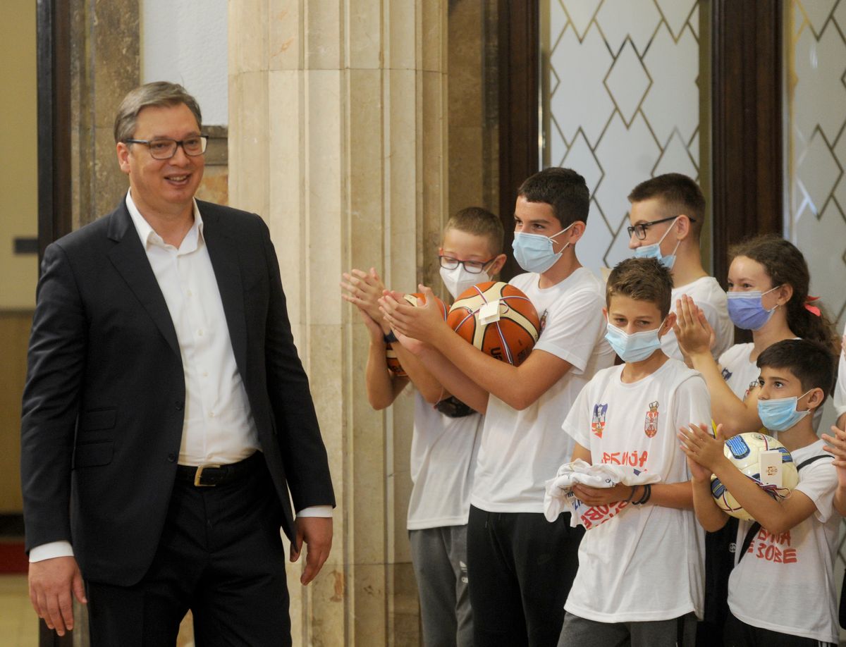 Predsednik Vučić sastao se sa mladim sportistima sa Kosova i Metohije