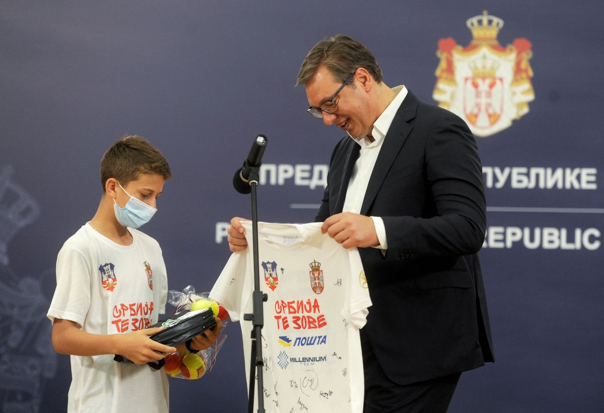 Predsednik Vučić sastao se sa mladim sportistima sa Kosova i Metohije