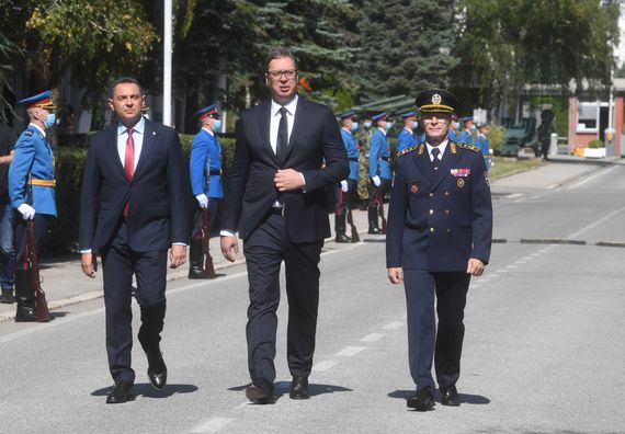 Председник Вучић присуствовао свечаној промоцији најмлађих официра Војске Србије