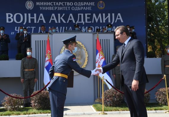 Председник Вучић присуствовао свечаној промоцији најмлађих официра Војске Србије