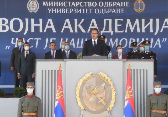 Председник Вучић присуствовао свечаној промоцији најмлађих официра Војске Србије