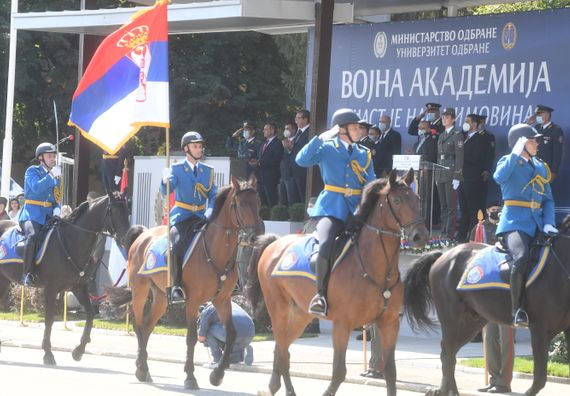 Председник Вучић присуствовао свечаној промоцији најмлађих официра Војске Србије