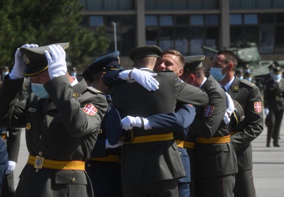 Председник Вучић присуствовао свечаној промоцији најмлађих официра Војске Србије