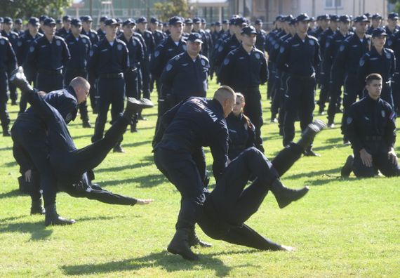 Predsednik Vučić prisustvovao svečanoj promociji 23. i 24. klase polaznika Centra za osnovnu policijsku obuku