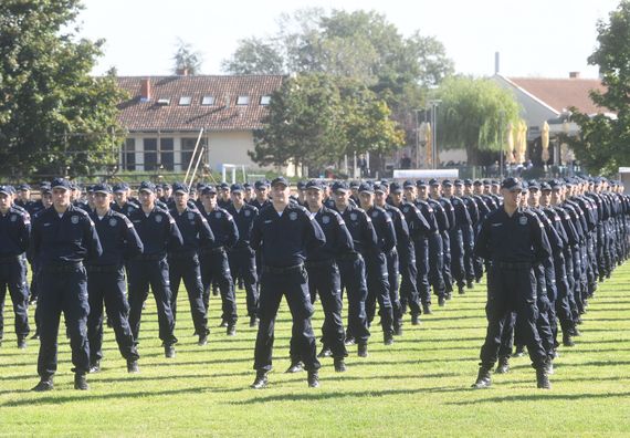 Председник Вучић присуствовao свечаној промоцији 23. и 24. класе полазника Центра за основну полицијску обуку