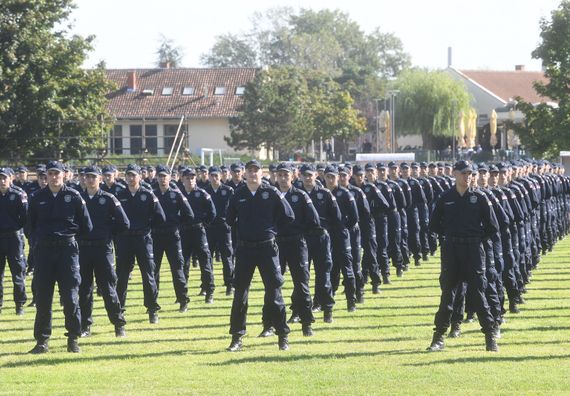 Predsednik Vučić prisustvovao svečanoj promociji 23. i 24. klase polaznika Centra za osnovnu policijsku obuku