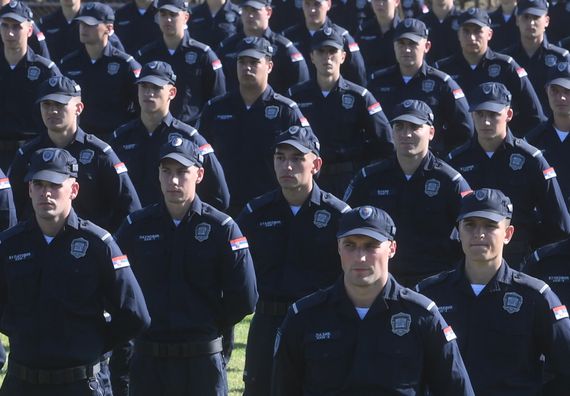 Председник Вучић присуствовao свечаној промоцији 23. и 24. класе полазника Центра за основну полицијску обуку