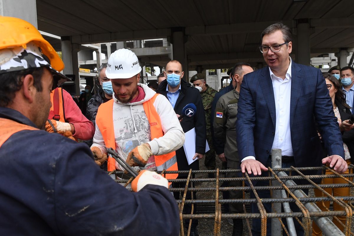 Predsednik Vučić obišao radove na izgradnji nove kovid bolnice