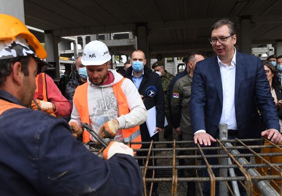 Predsednik Vučić obišao radove na izgradnji nove kovid bolnice