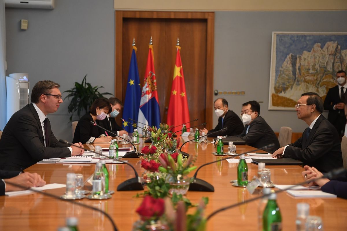 Састанак са чланом Политбироа Централног комитета КП Кине и директором Канцеларије Централне комисије за спољне послове