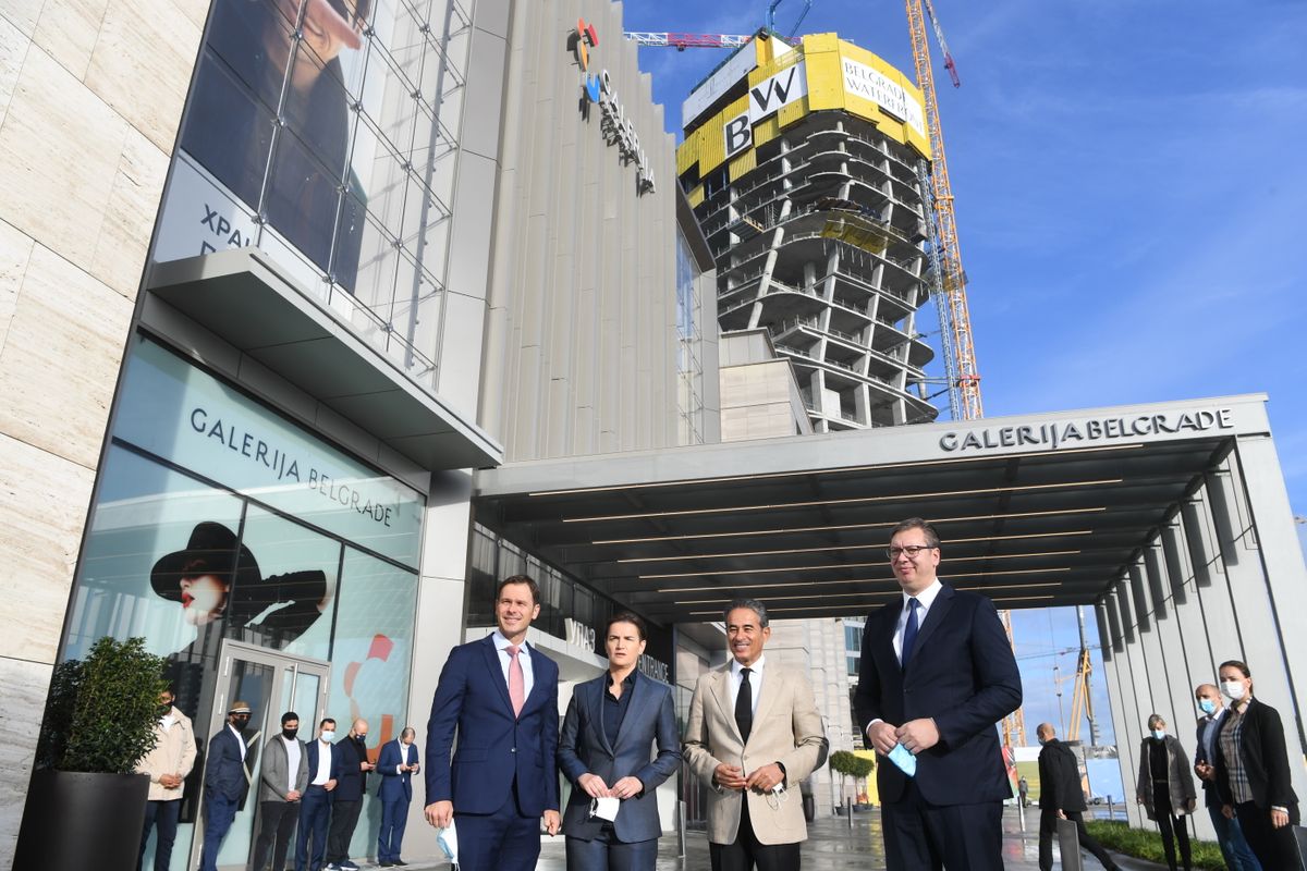 Predsednik Vučić prisustvovao otvaranju objekta Galerija Belgrade u okviru projekta Beograd na vodi Predsednik Vučić prisustvovao otvaranju objekta Galerija Belgrade u okviru projekta Beograd na vodi