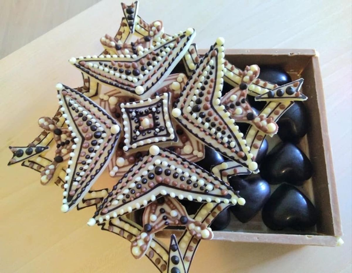 Љубав према људима у коцкици чоколаде Љубав према људима у коцкици чоколаде