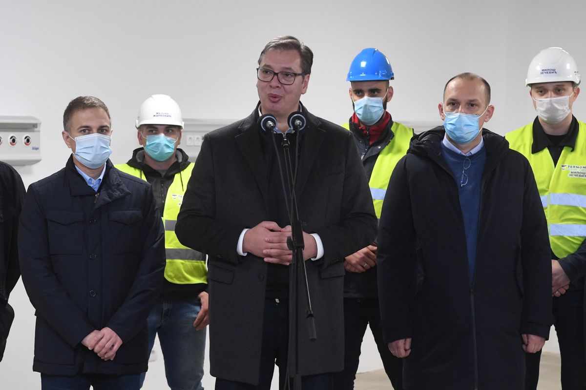 Председник Вучић обишао раднике у трећој смени и радове на изградњи нове ковид болнице