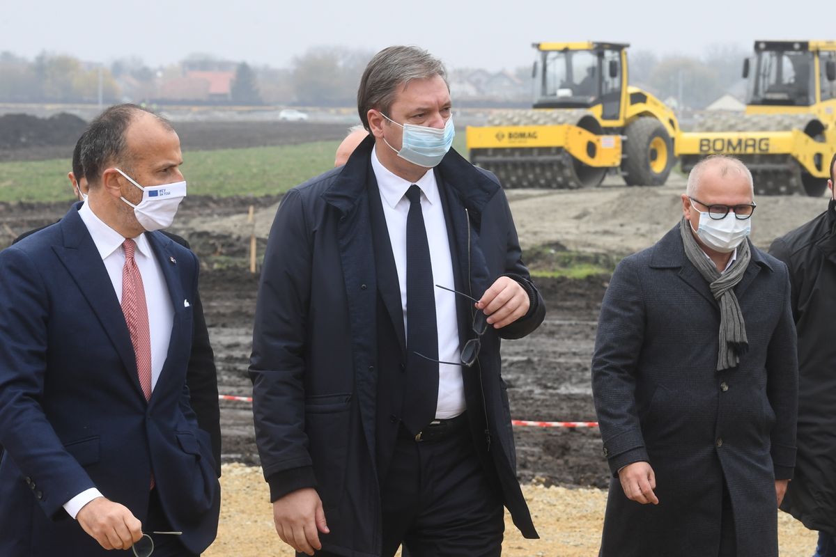 Predsednik Vučić prisustvovao postavljanju kamena temeljca za izgradnju intermodalnog terminala u Batajnici