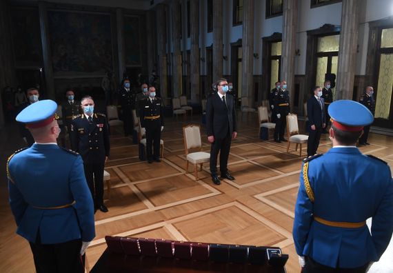 Predsednik Vučić uručio odlikovanja pripadnicima Ministarstva odbrane i Vojske Srbije povodom Dana državnosti