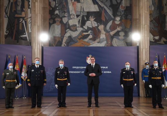 Predsednik Vučić uručio odlikovanja pripadnicima Ministarstva odbrane i Vojske Srbije povodom Dana državnosti