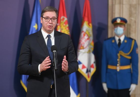 Predsednik Vučić uručio odlikovanja zaslužnim pojedincima, predstavnicima medija i institucijama