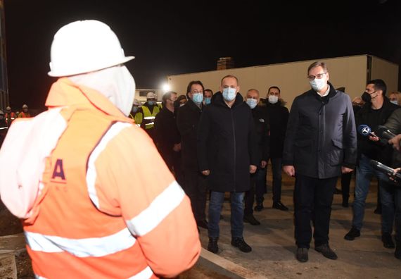 Predsednik Vučić obišao radove na izgradnji nove kovid bolnice