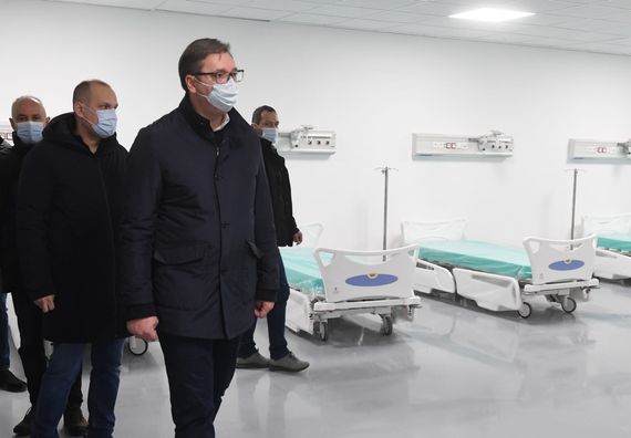 Predsednik Vučić obišao radove na izgradnji nove kovid bolnice