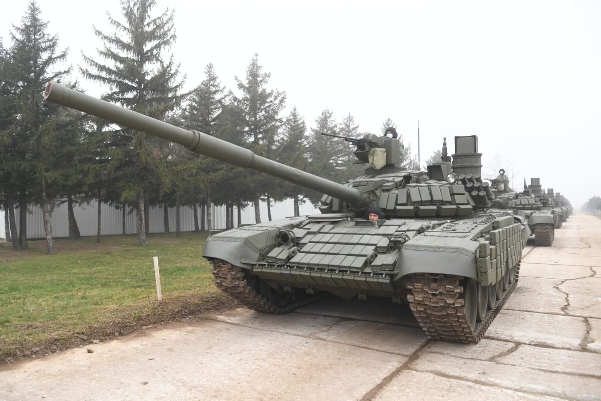 Predsednik Vučić prisustvovao prikazu tenkova T-72MS