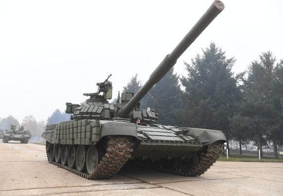 Predsednik Vučić prisustvovao prikazu tenkova T-72MS