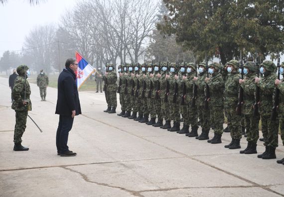 Predsednik Vučić prisustvovao prikazu tenkova T-72MS