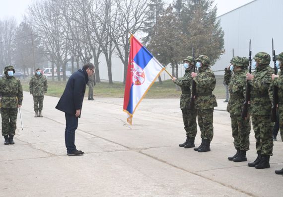 Predsednik Vučić prisustvovao prikazu tenkova T-72MS