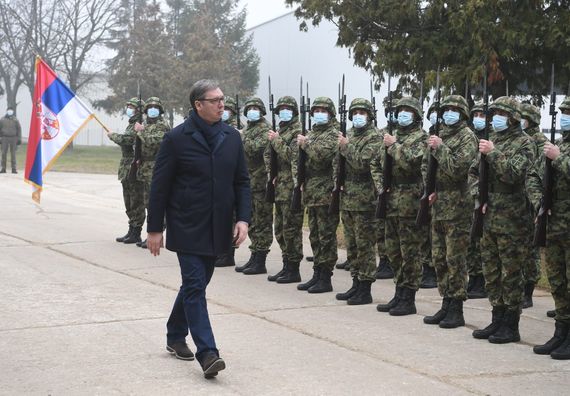 Predsednik Vučić prisustvovao prikazu tenkova T-72MS