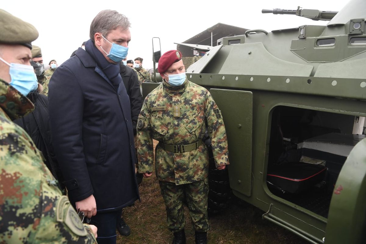 Predsednik Vučić prisustvovao prikazu tenkova T-72MS