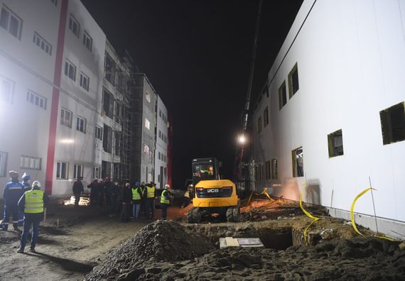 Преседник Вучић обишао радове на изградњи нове Ковид болнице у Крушевцу