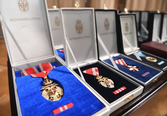 Uručena odlikovanja pripadnicima Vojske Srbije i porodicama posthumno odlikovanih heroja