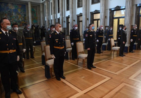 Uručena odlikovanja pripadnicima Vojske Srbije i porodicama posthumno odlikovanih heroja