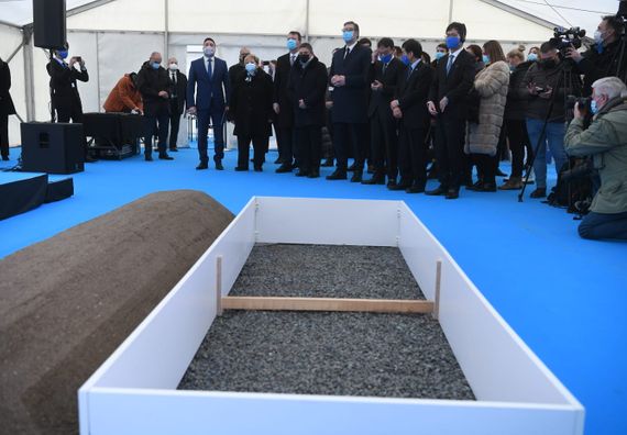 Председник Вучић присуствовао полагању камена темељца за изградњу фабрике гума 