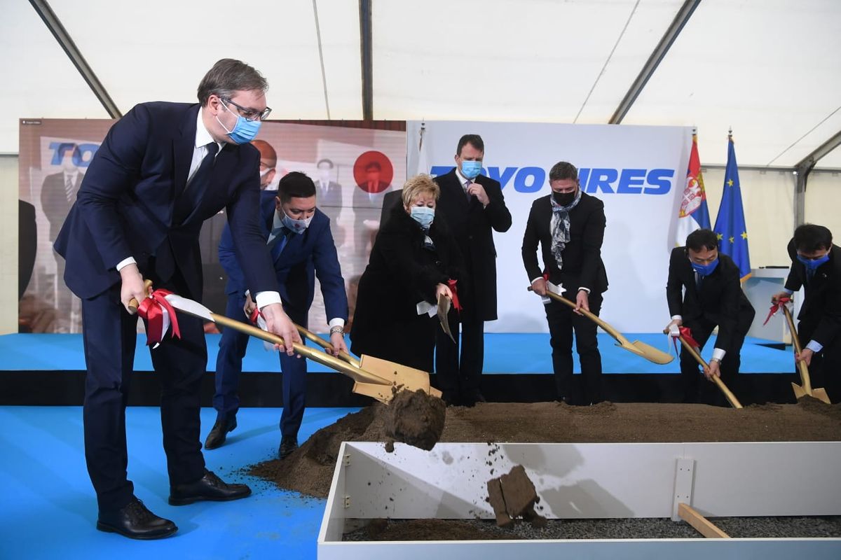Председник Вучић присуствовао полагању камена темељца за изградњу фабрике гума 