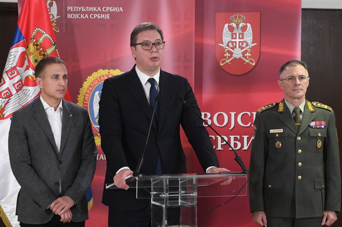 Predsednik Vučić prisustvovao sastanku na kome su predstavljeni rezultati analize stanja funkcionalnih i operativnih sposobnosti Vojske Srbije za 2020. godinu