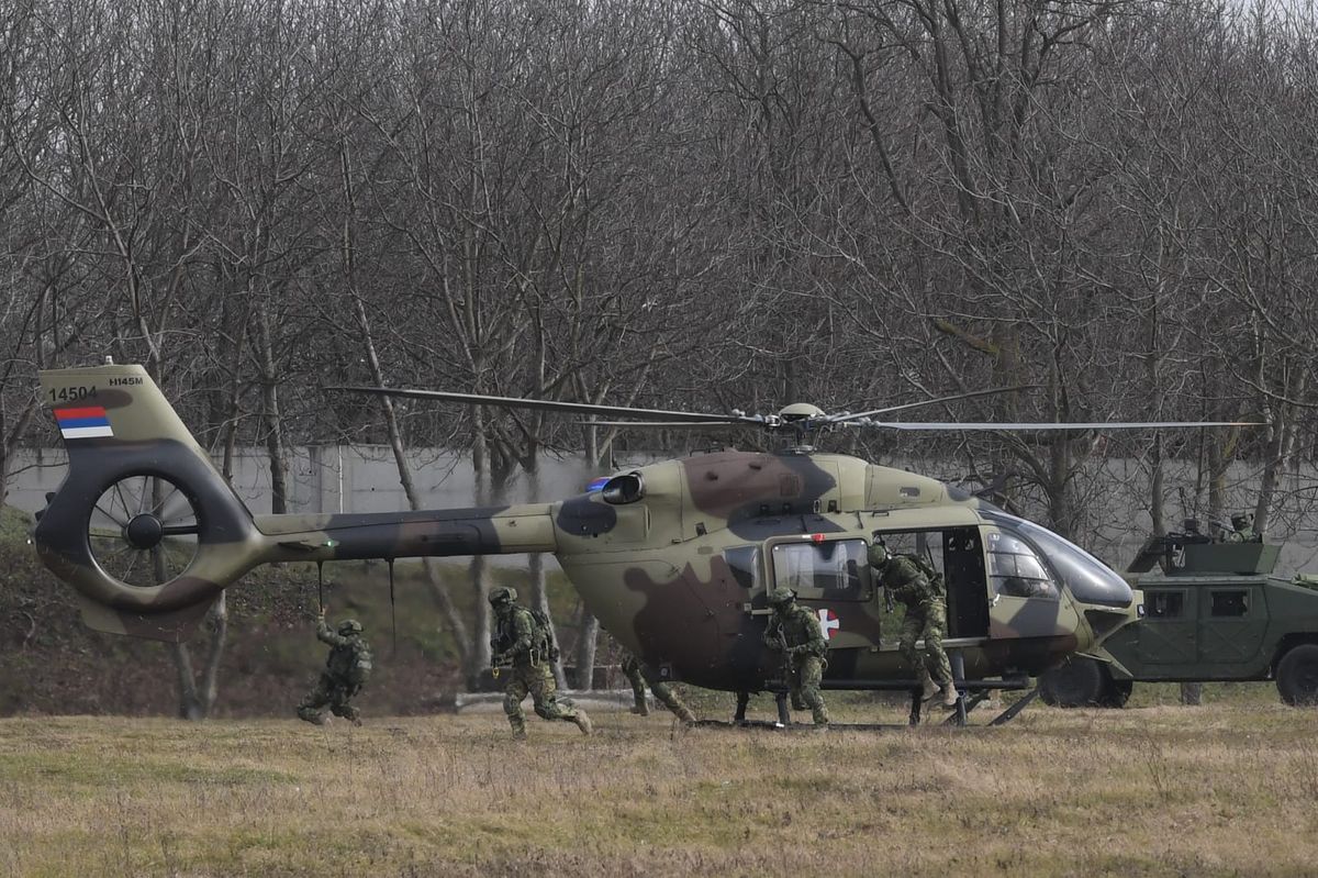 Председник Вучић присуствовао приказу способности дела јединица Војске Србије