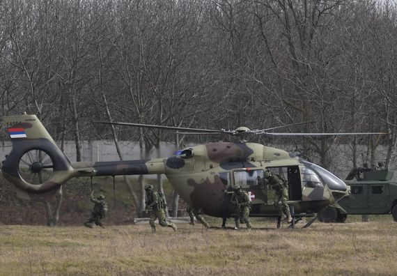 Председник Вучић присуствовао приказу способности дела јединица Војске Србије