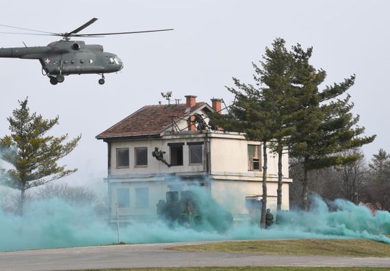 Председник Вучић присуствовао приказу способности дела јединица Војске Србије