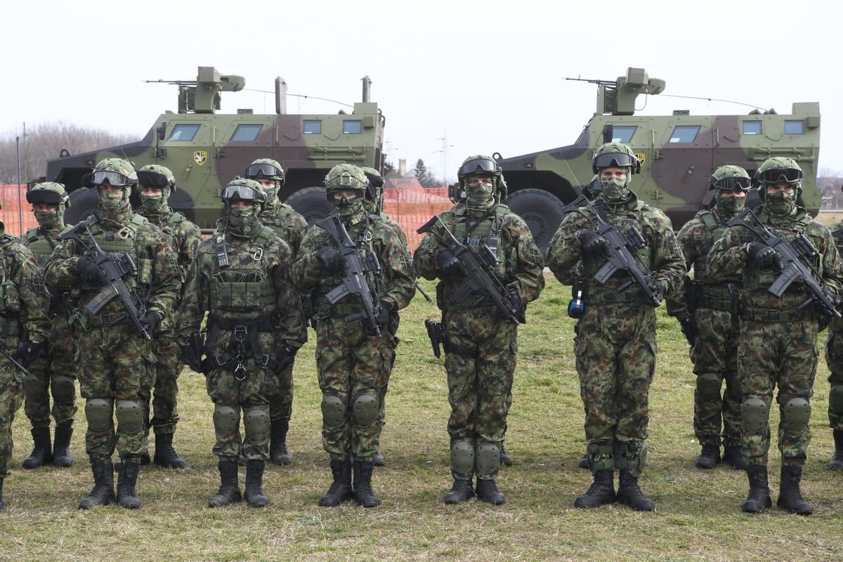 Председник Вучић присуствовао приказу способности дела јединица Војске Србије