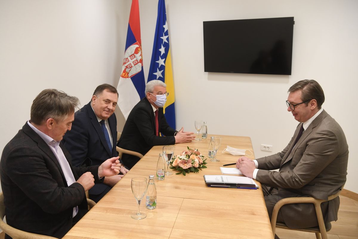 Predsednik Vučić uručio donaciju vakcina predsedavajućem i članovima Predsedništva Bosne i Hercegovine