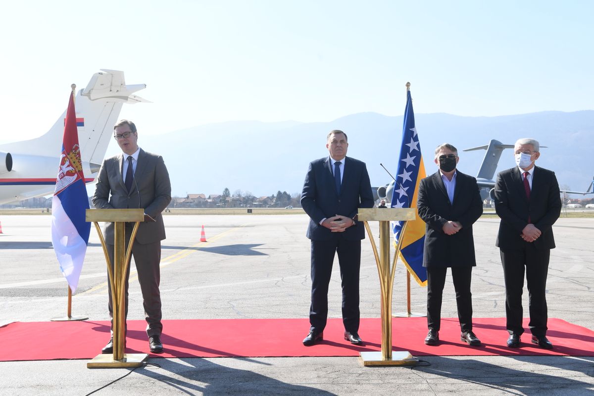 Predsednik Vučić uručio donaciju vakcina predsedavajućem i članovima Predsedništva Bosne i Hercegovine