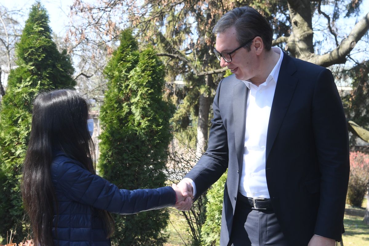 Predsednik Vučić ugostio Viljanu Čekić i njenu porodicu