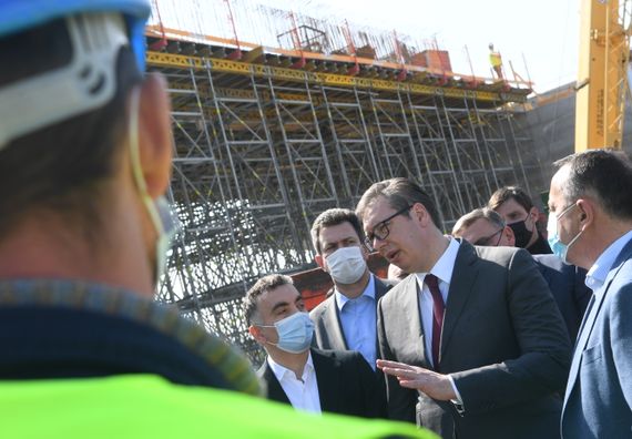 Predsednik Vučić obišao radove na mostu preko reke Save