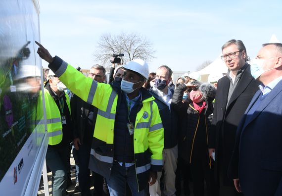 Predsednik Vučić obišao radove na izgradnji mosta preko Južne Morave