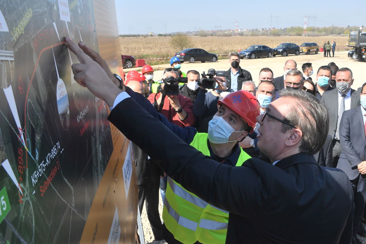 Predsednik Vučić prisustvovao početku radova na putu Novi Beograd-Surčin