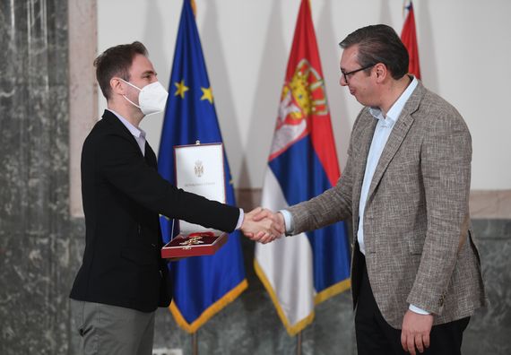 Predsednik Vučić uručio Orden Karađorđeve zvezde prvog stepena violinisti i muzičkom pedagogu Stefanu Milenkoviću