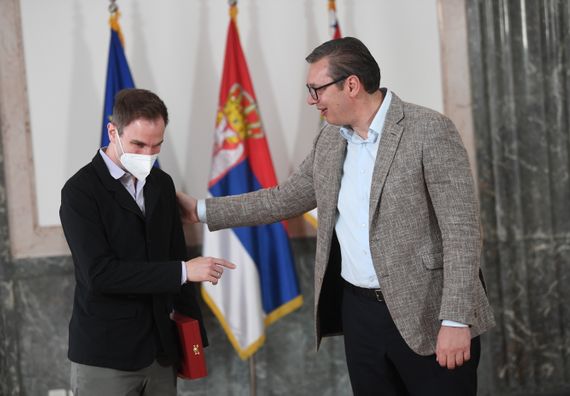 Predsednik Vučić uručio Orden Karađorđeve zvezde prvog stepena violinisti i muzičkom pedagogu Stefanu Milenkoviću